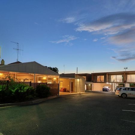 Court Street Motel Parkes Esterno foto