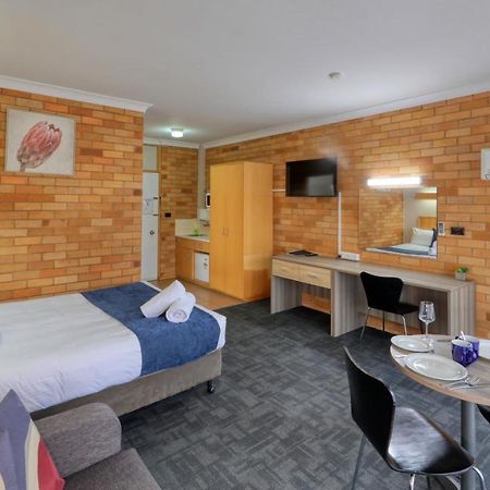 Court Street Motel Parkes Esterno foto