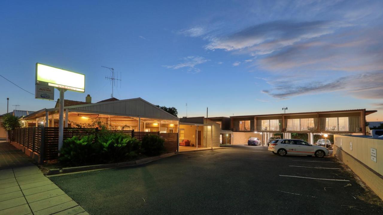 Court Street Motel Parkes Esterno foto