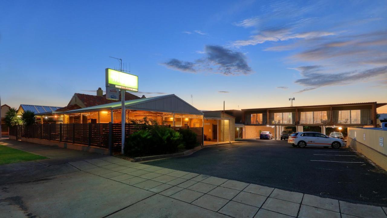 Court Street Motel Parkes Esterno foto
