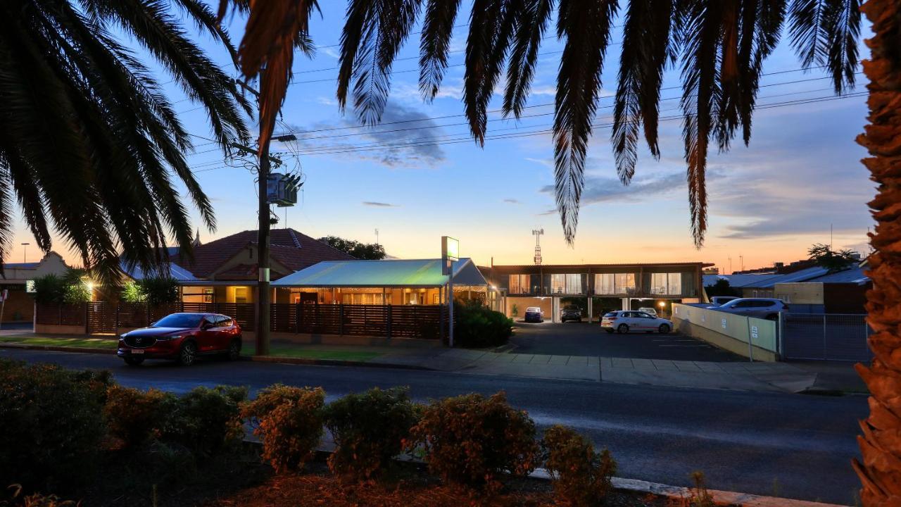 Court Street Motel Parkes Esterno foto