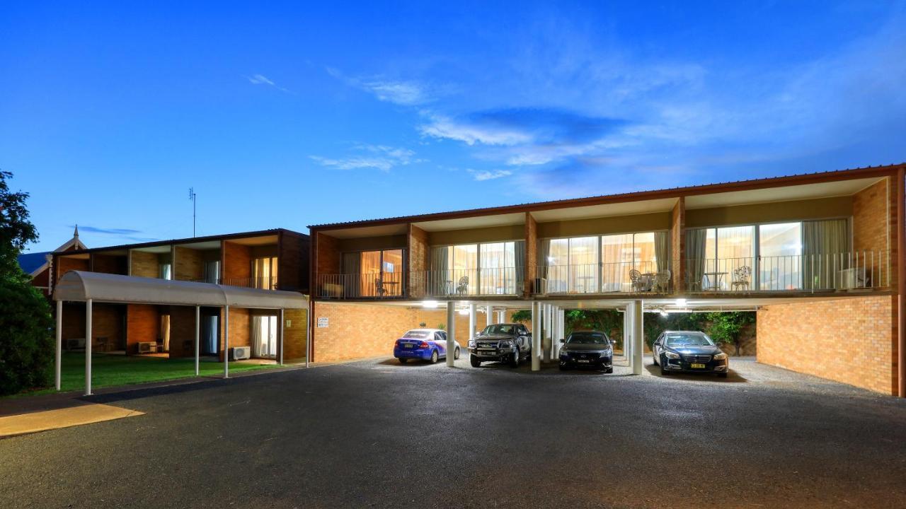 Court Street Motel Parkes Esterno foto