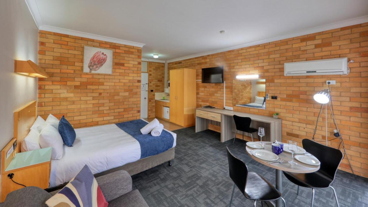 Court Street Motel Parkes Esterno foto